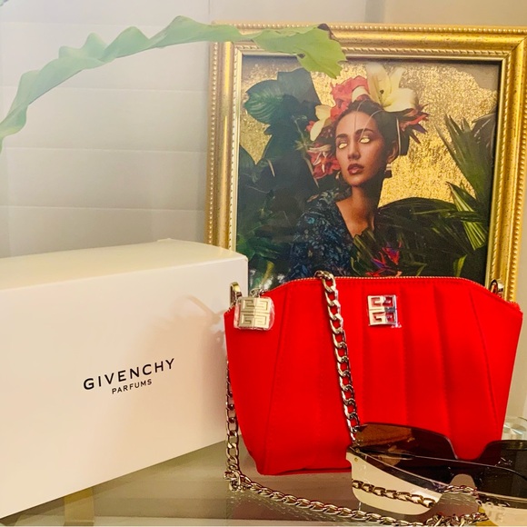 Givenchy Toiletry bag/ cosmetic/ makeup bag/ pouch / case NWOT - Picture 15 of 15